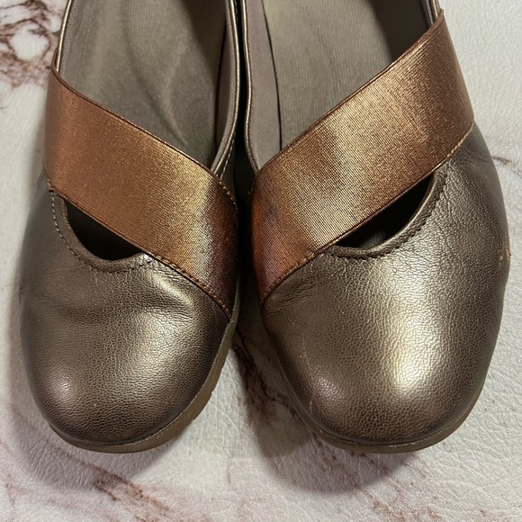Clarks Collection Vailee Pine Bronze Pewter Mary Jane Ballet Flat Size 9.5 W. - Picture 3 of 9